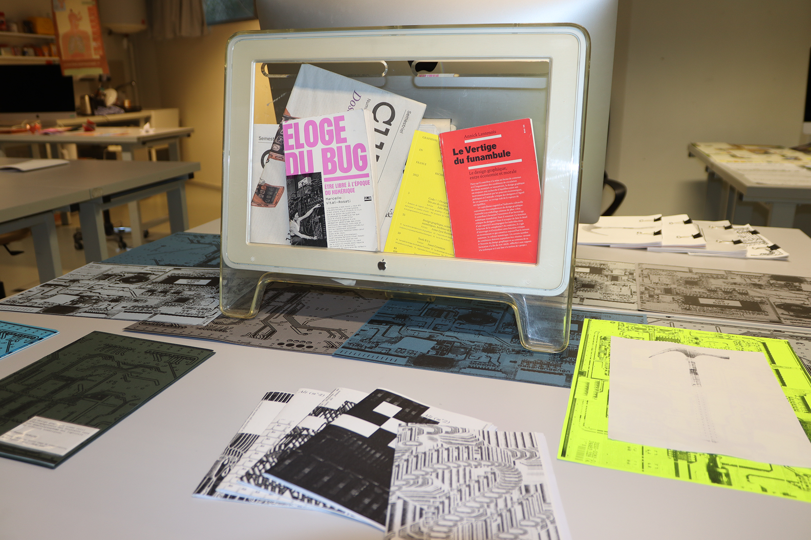 Photo d'exposition de diplôme et de recherche.
