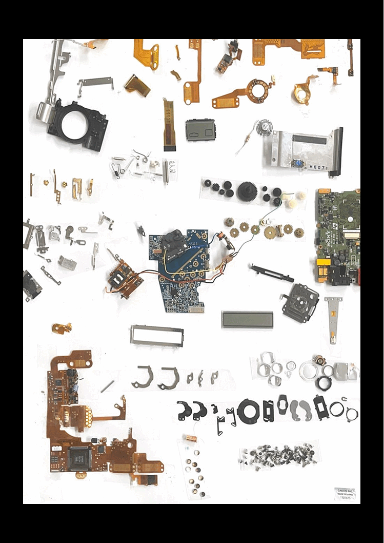 Démontage de déchets électroniques.